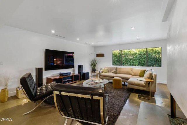 3616 E Chevy Chase Drive, Glendale, CA 91206