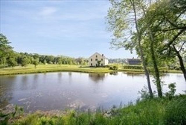 123 Revere St F, Canton, MA 02021