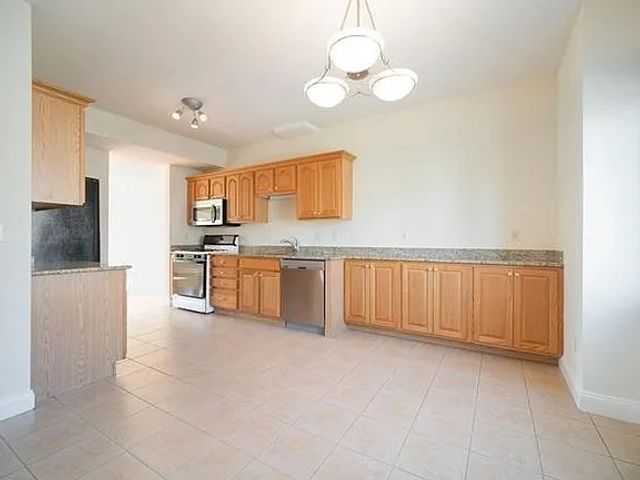 123 Revere St F, Canton, MA 02021