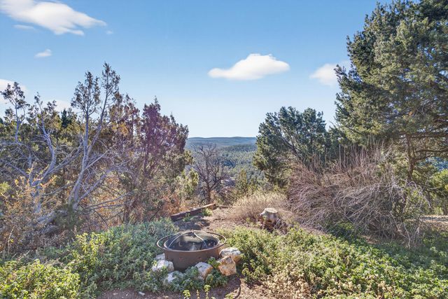 25 Lagarto Road, Tijeras, NM 87059