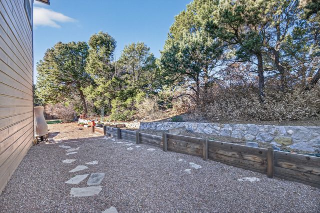 25 Lagarto Road, Tijeras, NM 87059