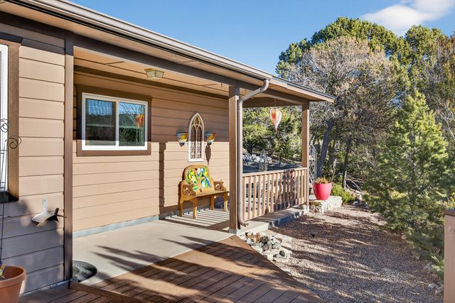 25 Lagarto Road, Tijeras, NM 87059