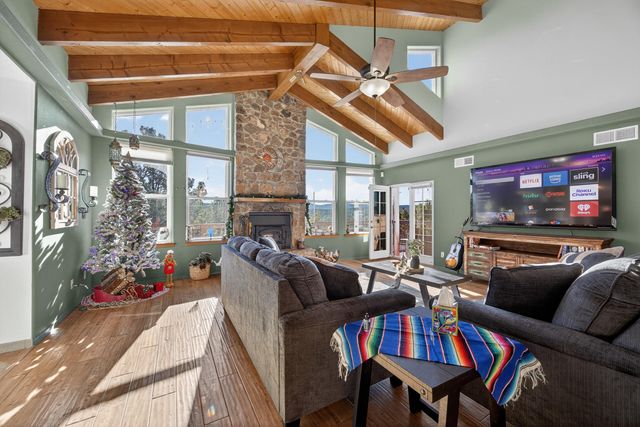 25 Lagarto Road, Tijeras, NM 87059