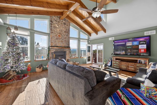 25 Lagarto Road, Tijeras, NM 87059