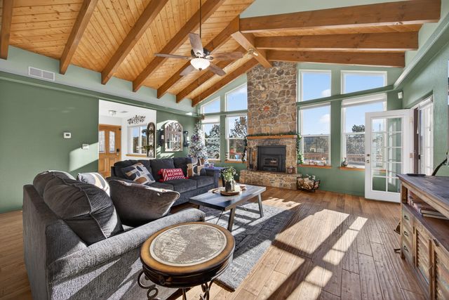 25 Lagarto Road, Tijeras, NM 87059