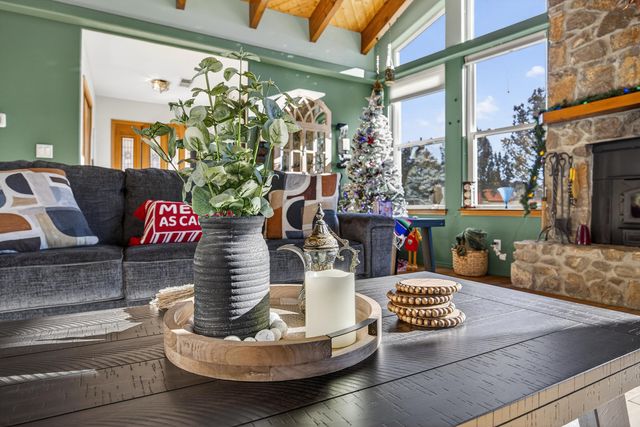 25 Lagarto Road, Tijeras, NM 87059