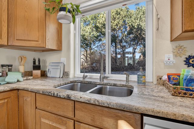 25 Lagarto Road, Tijeras, NM 87059