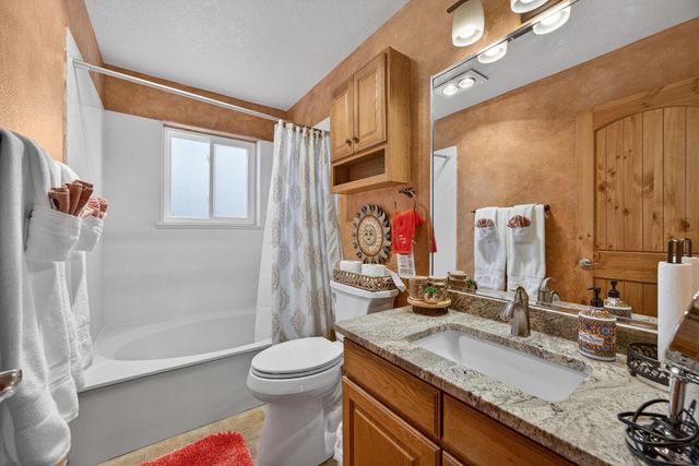 25 Lagarto Road, Tijeras, NM 87059