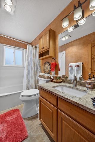 25 Lagarto Road, Tijeras, NM 87059