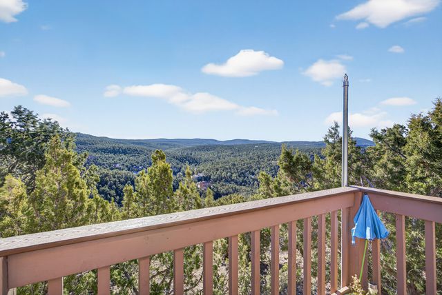 25 Lagarto Road, Tijeras, NM 87059