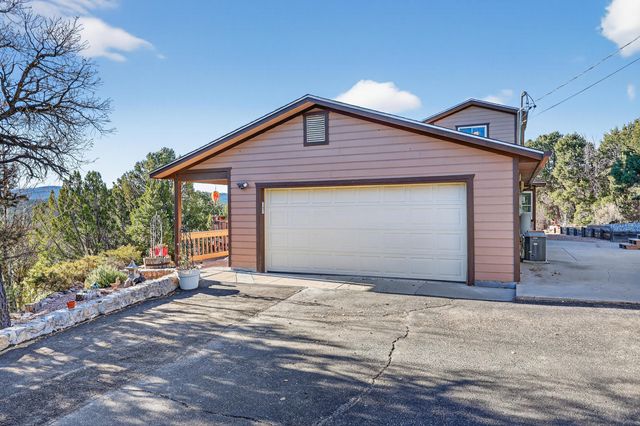 25 Lagarto Road, Tijeras, NM 87059