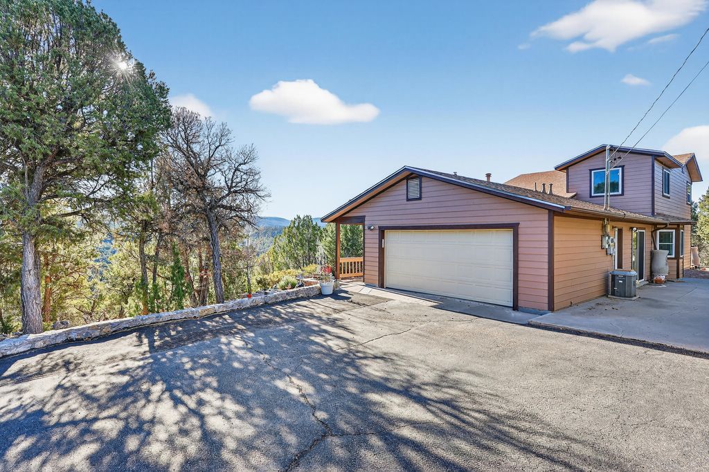 25 Lagarto Road, Tijeras, NM 87059