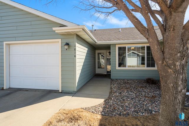 1010 N Crape Pl Place, Sioux Falls, SD 57107