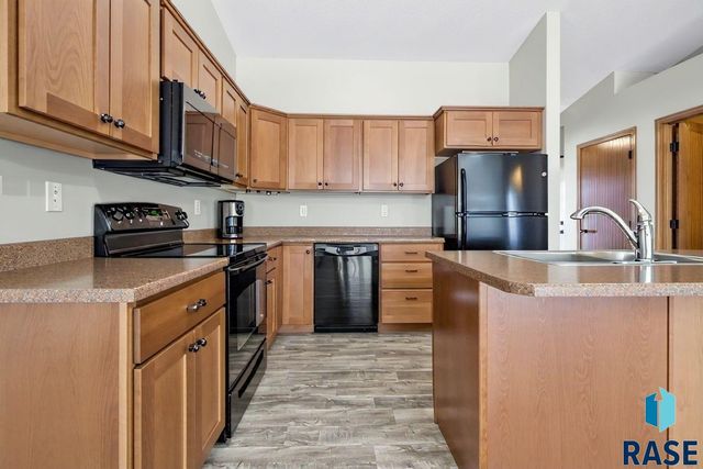 1010 N Crape Pl Place, Sioux Falls, SD 57107