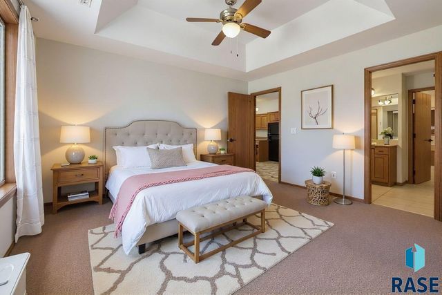 1010 N Crape Pl Place, Sioux Falls, SD 57107