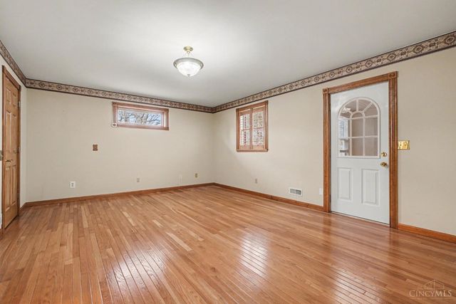 20902 Ridgecliff Court, Lawrenceburg, IN 47025