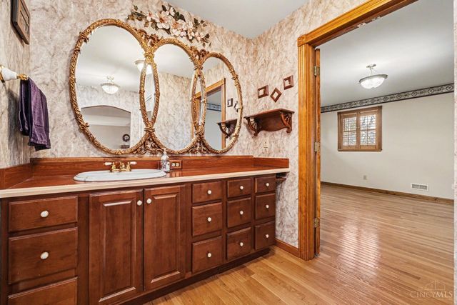 20902 Ridgecliff Court, Lawrenceburg, IN 47025