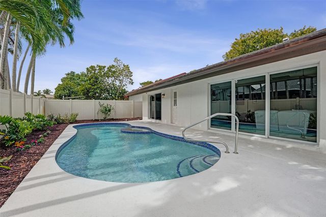 10220 NW 25th Street, Pembroke Pines, FL 33026