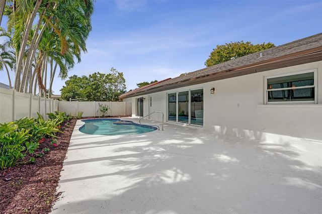 10220 NW 25th Street, Pembroke Pines, FL 33026