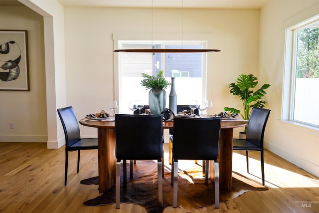 1038 E Fleetwood Ct, Boise, ID 83706