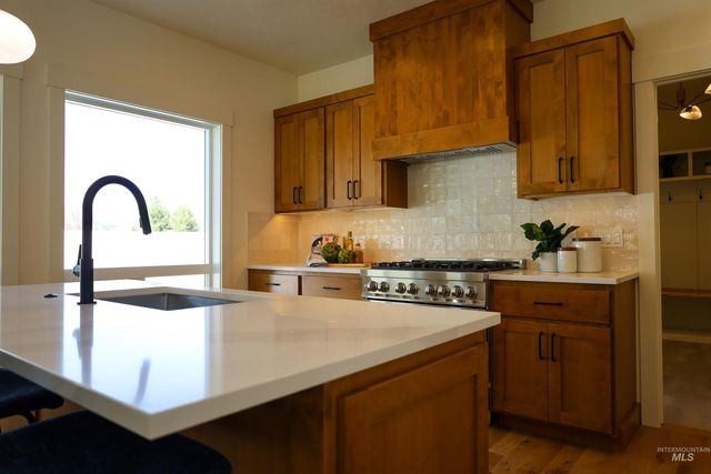 1038 E Fleetwood Ct, Boise, ID 83706