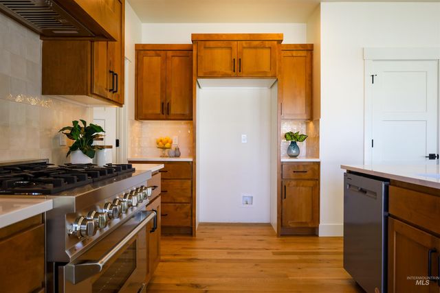 1038 E Fleetwood Ct, Boise, ID 83706