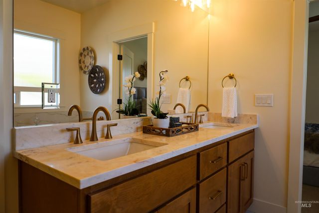 1038 E Fleetwood Ct, Boise, ID 83706