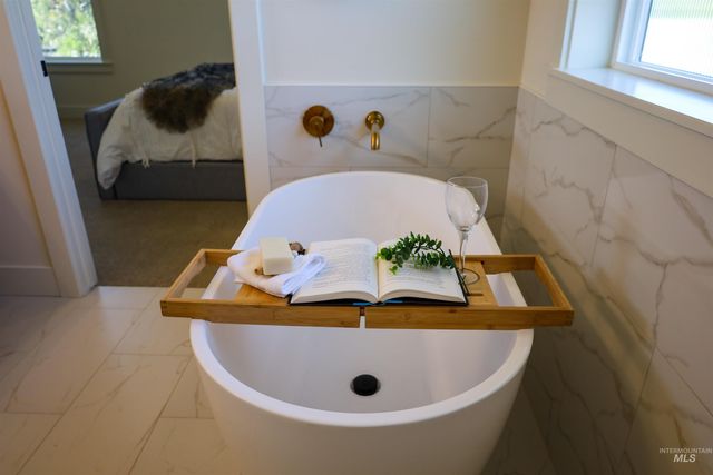 1038 E Fleetwood Ct, Boise, ID 83706