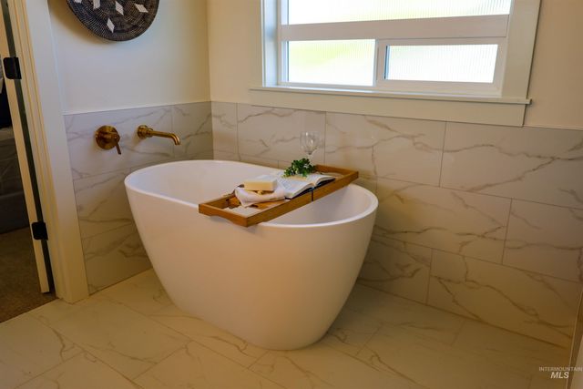 1038 E Fleetwood Ct, Boise, ID 83706