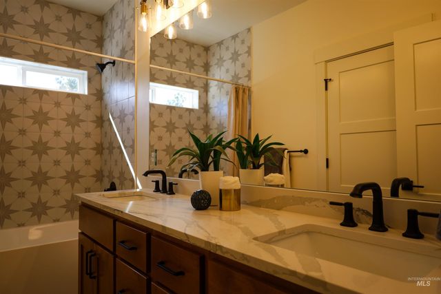 1038 E Fleetwood Ct, Boise, ID 83706