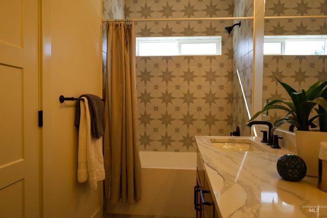 1038 E Fleetwood Ct, Boise, ID 83706