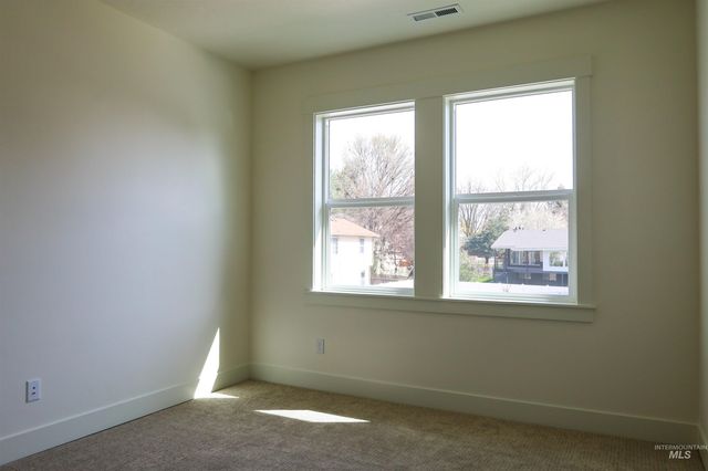 1038 E Fleetwood Ct, Boise, ID 83706