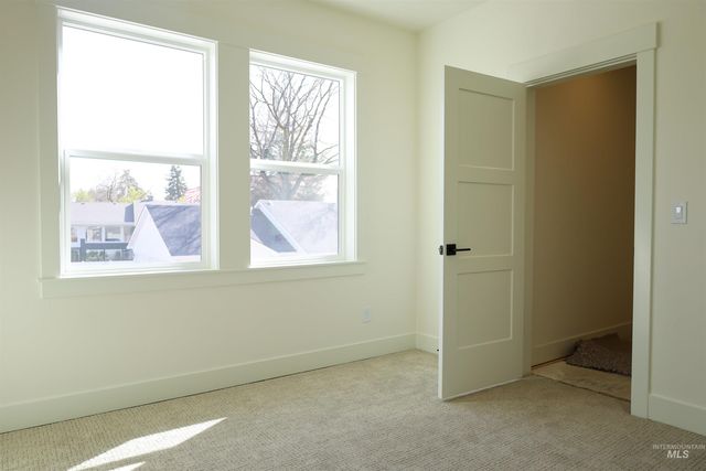 1038 E Fleetwood Ct, Boise, ID 83706