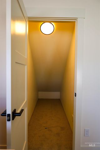 1038 E Fleetwood Ct, Boise, ID 83706