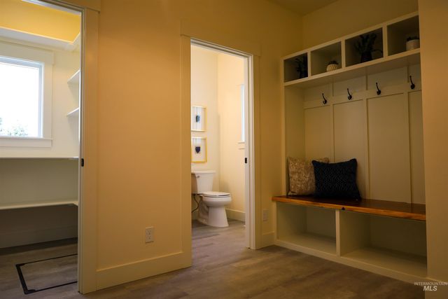 1038 E Fleetwood Ct, Boise, ID 83706