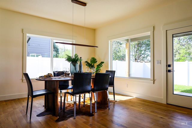 1038 E Fleetwood Ct, Boise, ID 83706