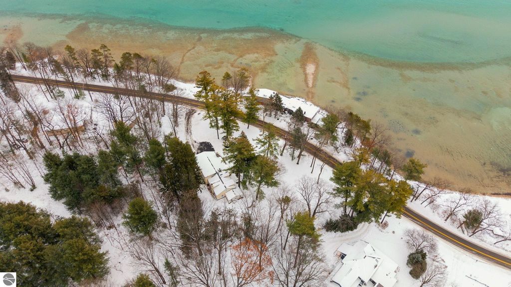 Image 4 of property listing at 7787 East Shore Road, Traverse City, MI 49686