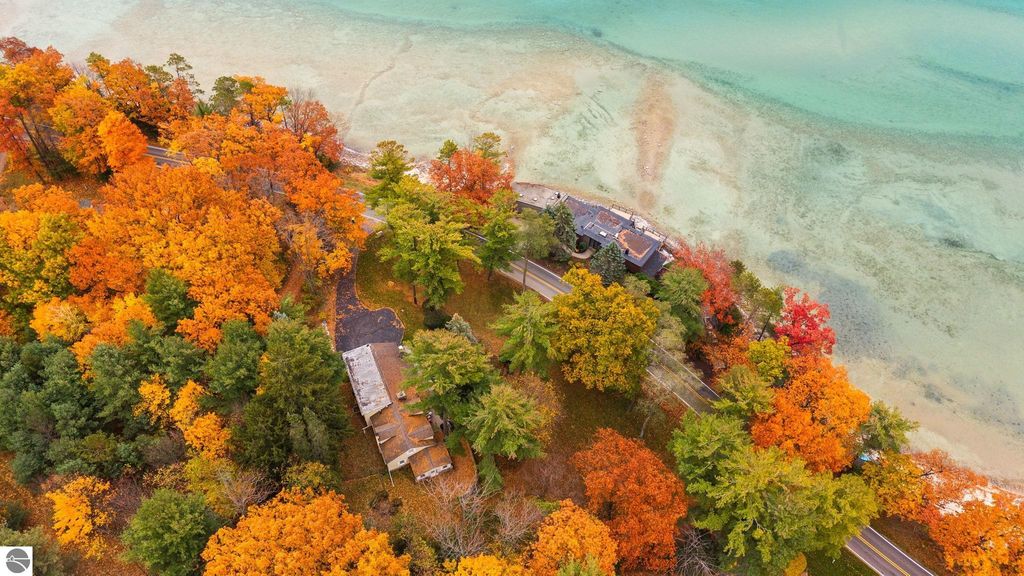 Image 5 of property listing at 7787 East Shore Road, Traverse City, MI 49686