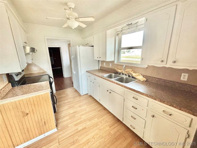 1006 NW 6th Street, Stigler, OK 74462