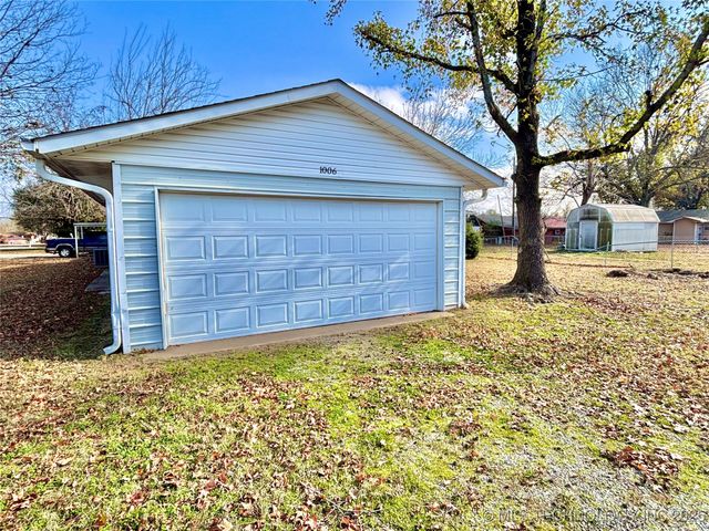 1006 NW 6th Street, Stigler, OK 74462