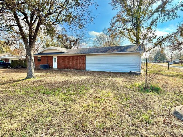 1006 NW 6th Street, Stigler, OK 74462