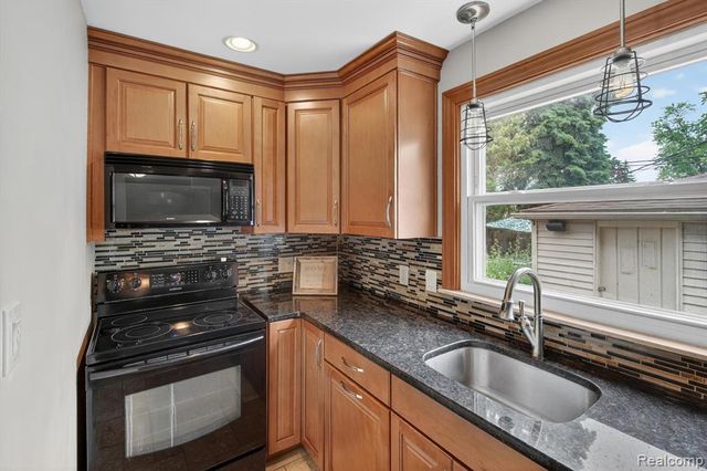 15006 Philomene Boulevard, Allen Park, MI 48101