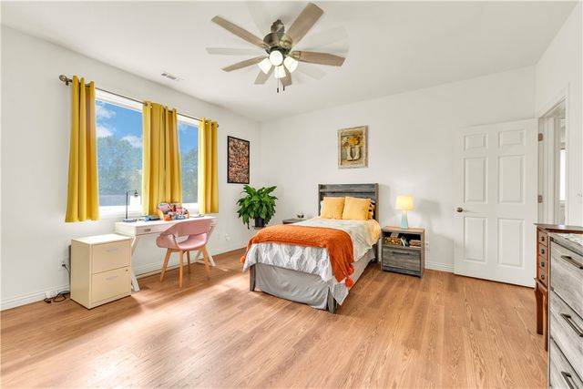 4005 N Old Wire Road, Fayetteville, AR 72703
