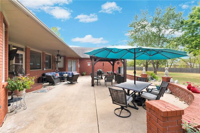 4005 N Old Wire Road, Fayetteville, AR 72703