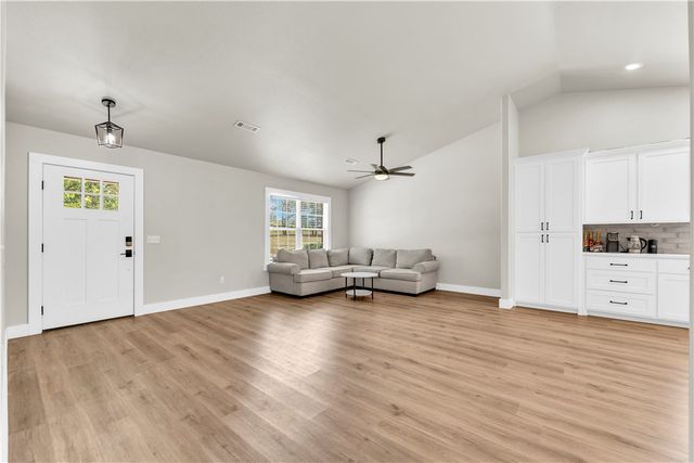 4005 N Old Wire Road, Fayetteville, AR 72703