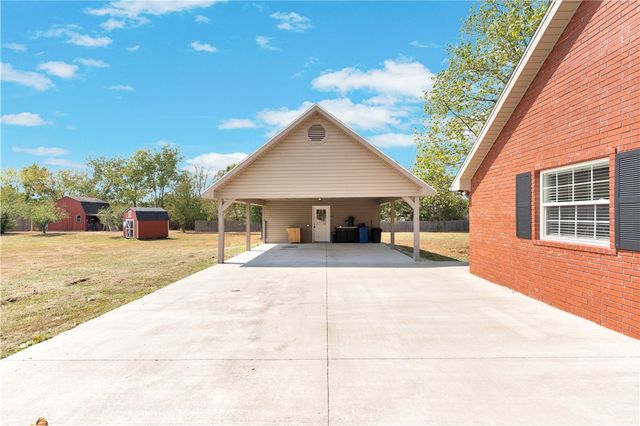 4005 N Old Wire Road, Fayetteville, AR 72703