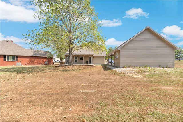 4005 N Old Wire Road, Fayetteville, AR 72703