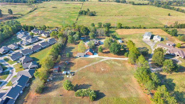 4005 N Old Wire Road, Fayetteville, AR 72703
