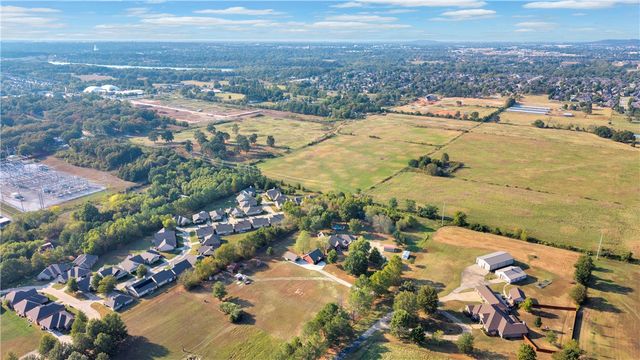 4005 N Old Wire Road, Fayetteville, AR 72703