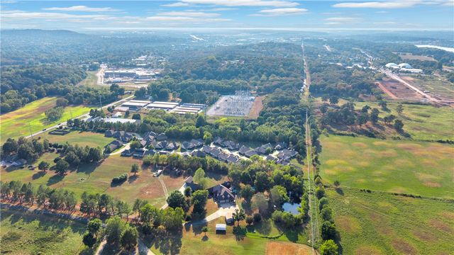 4005 N Old Wire Road, Fayetteville, AR 72703